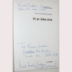 Vi er ikke ens - signeret