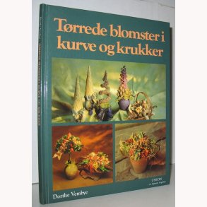 Trrede blomster i kurve og krukker