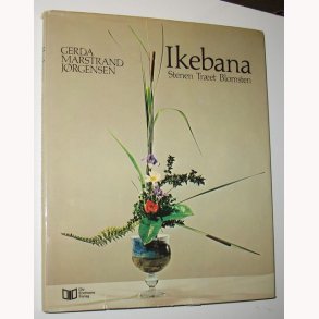 Ikebana - stenen tret blomsten