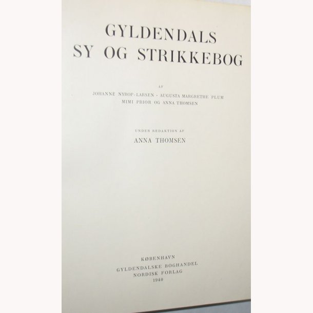 Gyldendals sy og strikkebog: Anna Thomsen