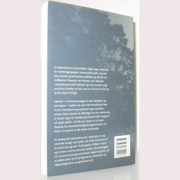 En sndag ved svmmebassinet i Kigali