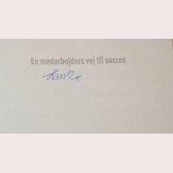En medarbejders vej til succes - signeret