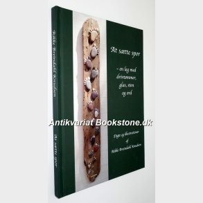 At stte spor - en leg med drivtmmer, glas, sten og ord: Rikke Breindahl Knudsen