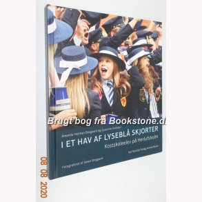 Et hav af lysebl skjorter