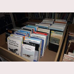Flyhistoriske bger fra Flyvevbnets Bibliotek