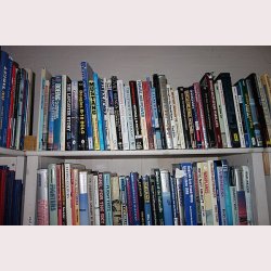 Flyhistoriske bger fra Flyvevbnets Bibliotek