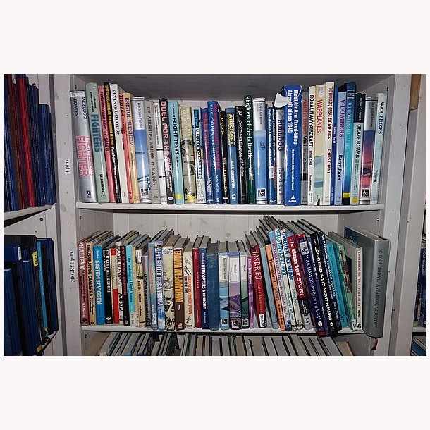 Flyhistoriske bger fra Flyvevbnets Bibliotek