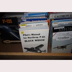 Flyhistoriske bger fra Flyvevbnets Bibliotek