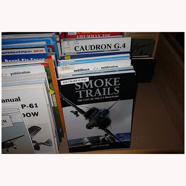 Flyhistoriske bger fra Flyvevbnets Bibliotek