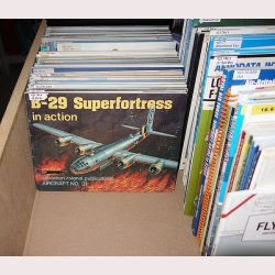 Flyhistoriske bger fra Flyvevbnets Bibliotek