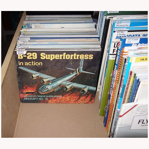 Flyhistoriske bger fra Flyvevbnets Bibliotek
