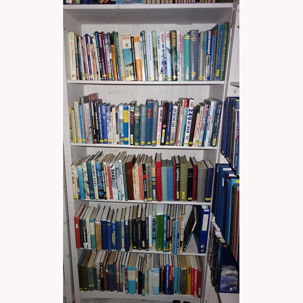 Flyhistoriske bger fra Flyvevbnets Bibliotek