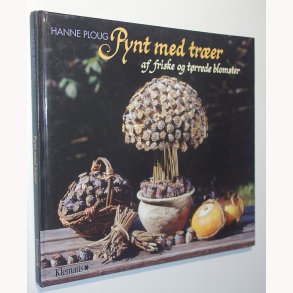 Pynt med trer af friske trrede blomster