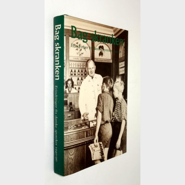 Bag skranken: Poul H. Moustgaard