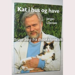 Kat i hus og have