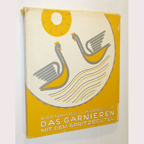 Das Garnieren mit dem Spritzbeutel