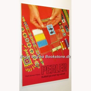 Perler trukket p snord og vvet